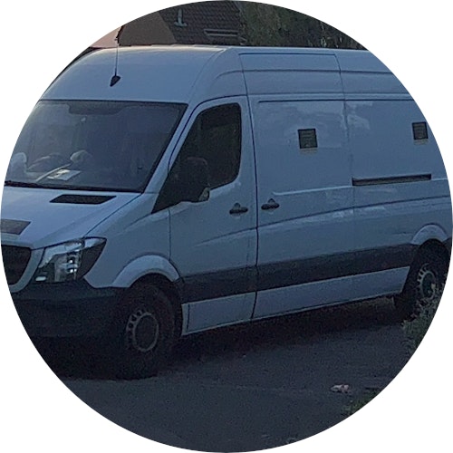 handy Hannah’s haulage ltd team and vehicle