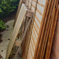 9 fence panels & 2 pallets collected by WJFJ Ltd