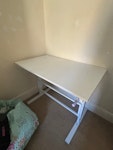 white desk white sit stand desk, sit stand element does not work SW19 - removed for £30