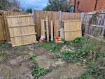 Set postcrete and fence panels 3 bags of set postcrete, 3 fence panels and some off cuts plus small rubble and 2 kitchen pots and a blender KT6 - removed for £90