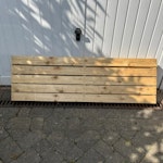 two TVs/small pallet two large TVs, work but old and no stands and one missing a power cable. small pallet ME19 - removed for £40