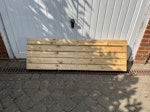 two TVs/small pallet two large TVs, work but old and no stands and one missing a power cable. small pallet ME19 - removed for £40