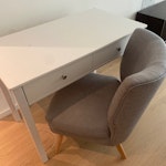 2 pieces 1x desk (1.3m x 0.5m)
1x big chair N1 - removed for £50