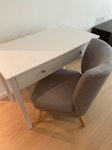 2 pieces 1x desk (1.3m x 0.5m)
1x big chair N1 - removed for £50