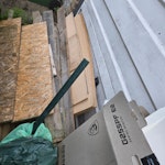 Mixture of wood & garden waste It's on our drive it consists of some broken fence panels , box , some garden waste ( soil , stones ) DA8 - removed for £120