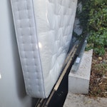 1 King mattress, 1 bed frame 1xking mattress
1x King bee base (dismantled) SW4 - removed for £80