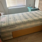 Single bed divan and mattress A very good condition single bed KT8 - removed for £60