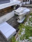 Toilet 1x toilet (base, cistern and seat) - left in the front garden for easy access SE5 - removed for £40