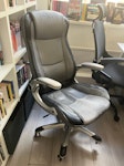 2 broken office chairs 2 broken office chairs. One is missing one arm rest and the other is missing a wheel. W1 - removed for £40