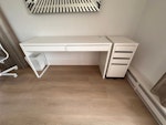 reusable ikea furniture 2 Ikea desks, 1 Ikea malm bed with storage, double mattress, 1 chest of drawers, 1 bedside table, 3 office chairs. all
in great condition can be sold or reused. less than 1 year old. NW8 - removed for £0