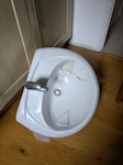 Bathroom sink Sink is broken.
The pedestal is brand new. We bought it and didn't need it in the end.
We will bring it in a box to the front door. Easy parking access. N1 - removed for £45