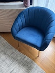 chair, two small tabletops Accent chair (reusable)
2 manufactured wood tabletops (about 80cm) N1 - removed for £60