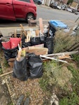 few bags , door , bath screen 12-13 bags of mix rubbish ( no heavy staff) door , bath screen , and few loose bits CR3 - removed for £150