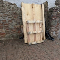 2 pallets and rubbish collected by Tom Norman Rubbish & Waste Clearance ltd