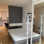 bed and mattress a bed 135x190cm; double size mattress; on 3rd floor, lift available; free parking for 2 hours but you need to register at the concierge after arrival N8 - removed for £140