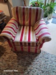 2 armchairs 2 armchairs with seat cushions RH12 - removed for £95