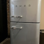 SMEG product SMEG - 60/40. There’s power going in but won’t cool and light is doesn’t work. Can be fixed or used for parts. We have a replacement so no longer required. E5 - removed for £71