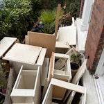 kitchen, worktop, plasterboar 1 small kitchen; base units 2x 300, 2x 500 1x sink x3 800 top units, 3 worktop pieces, 10 bags of pasterboard SE5 - removed for £293