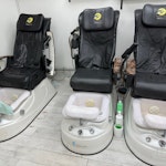3 Pedicure chair 3 pedicure chair from a nail salon. They are all working, they are heavy approx 95kg each. I need to book around 4.30pm-5pm on Saturday 21/02/2026. Thank you CM12 - removed for £247