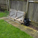 2 wooden gates, 2 posts, bag 2 wooden gates, 2 posts, bag of waste.
Will need to be booked with staff for access (07850716867) - 24 hour manned site NW10 - removed for £59