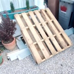 Pallet & MDF Wooden pallet and some scraps of MDF skirting board N15 - removed for £71