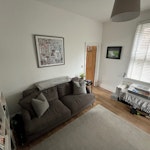 A 3 person couch 1st floor in a house. Doorbell 3. SE13 - removed for £84