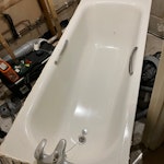 Bathtub (Metal) Metal bathtub to be removed. Sizes in CM 170CM Length x 70CM width. AL10 - removed for £13