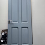 6 internal doors / 1 baby gate 6 internal doors
1 baby gate
1 lounge pouffee
1 mirrored tall boy chest of drawers L17 - removed for £104