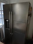 American style fridge freezer American style fridge freezer. Ice dispenser, water filter, frost free. A slight ding on the front but otherwise good working order. SE19 - removed for £117