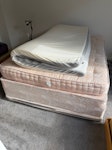 kingsize bed +dismntld w’drobe kingsize divan/mattress/mattress
protector + dismantled ikea wardrobe(2.1m x 8, 7 sheets glass, 3 draws, pieces of aluminium frame)
3rd floor apartment with lift access. M4 - removed for £117