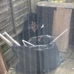 2 bags of rubbis and 3 pallets 2 bags of rubbish under 60kg each and 3 pallets.
Easy access through the house. Parking available outside BR5 - removed for £57