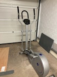 A cross trainer Working crosstrainer, heavy. B90 - removed for £64