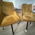 4 chairs, 1 mirror 90cm chair seats are damaged but the chairs are reusable.
mirror 90 x 40 cm is broken and safely packed for disposal. SW7 - removed for £65