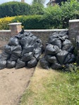 75 bags soil weights, dog cage Bags a quite sandy soil mixed with a bit of grass.
A medium sized dog crate which is a bit rusty
About 30kg of weights TW9 - removed for £260