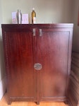 Booze cabinet Booze cabinet. Good condition but some scratches to the front SE6 - removed for £52