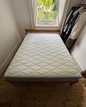 VÅGSTRANDA mattress (Ikea) IKEA VÅGSTRANDA pocket sprung mattress
Firm
Standard King (150 x 200 cm)
Bought around 1.5 years ago.
There are a few small yellow marks from the first year of use, before we started using a mattress protector. Other than that it's perfectly clean and in full working order.
From a smoke-free, pet-free home. N1 - removed for £65