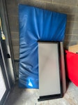 couple of boards, a matress pa E3 - removed for £156