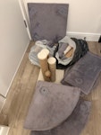 cat tree+scratching post broken cat tree and one cat scratching post SL6 - removed for £57