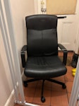 Black office chair x1 Well used but still holds up strongly KT22 - removed for £32