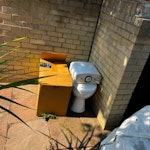 Complete WC and packaging/Box Complete WC with Packaging & Box SE15 - removed for £63