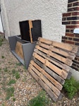 Garden sofa, pallet, ikea unit Small rattan garden sofa from Aldi with cushions, one wooden pallet and one small ikea unit TW12 - removed for £57