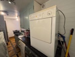 Broken tumble dryer Broken tumble dryer.
Please note the small gap between the corner of the sink counter and the wall, the dryer will need to be lifted over not pushed along the floor.
Pick up from basement kitchen, will need to be carried up stairs to ground level W14 - removed for £83