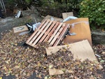 Sofa, dining table, 6 chairs 3 seater sofa, dining table and 8 chairs (brand new) wodden storage unit and some rubbish inc pallets and a 3m long kitchen worktop LS14 - removed for £208
